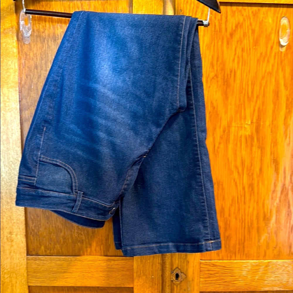 Women’s Blue Jeans HALARA lightweight denim flared jeans.